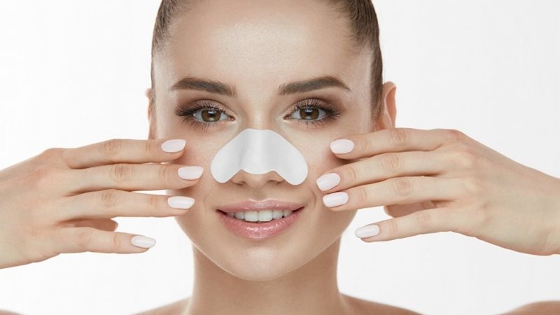 ماسكات طبيعية مذهلة لإزالة الرؤوس السوداء من الأنف 