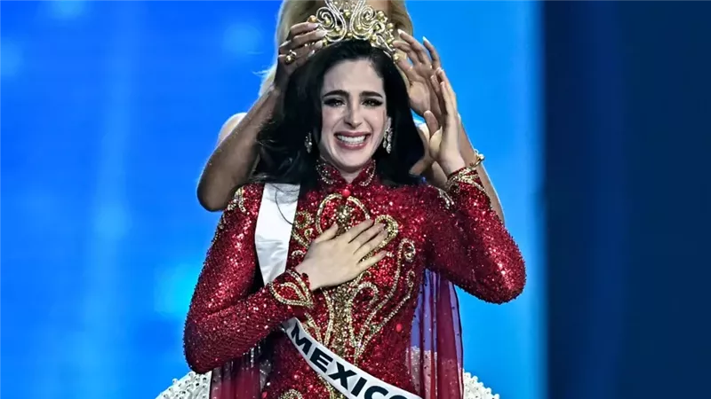 فاطمة بوش ملكة جمال الكون 2025 