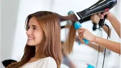 أشياء ضارة توقفي عن فعلها بشعرك بعد تصفيفه في صالون الشعر 