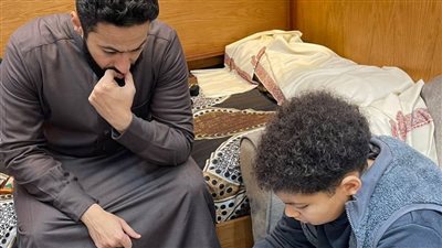 حمادة هلال يدعم ابنه يوسف في أولى تجاربه الإخراجية بفيلم “سبع أيام”