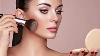 تقنيات مكياج إحترافية لتحقيق الإشراق والامتلاء