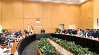 وزير الإسكان يتابع الموقف التنفيذي لوحدات 