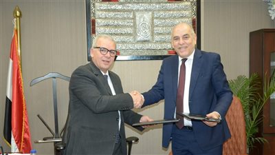 توقيع عقد تخصيص قطعة أرض بين “المجتمعات العمرانية” ونادي الصيد لإقامة نادٍ متكامل بمشروع دار مصر القرنفل بالتجمع الأول