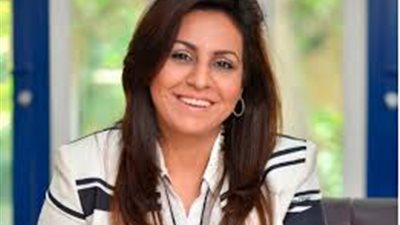 منى الهاشمي | أولى امرأة تتولى منصب قيادي بشركة اتصالات في الخليج