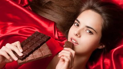 تفسير حلم أكل الشوكولاتة  في المنام وعلاقته بالزواج القريب