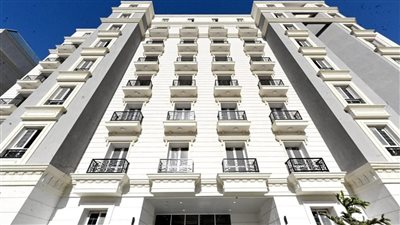 وزير الإسكان يتفقد برج LD04 ضمن الأبراج الشاطئية وكومبوند