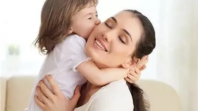 8 علامات تدل على أن طفلك يعتبرك أمًا رائعة