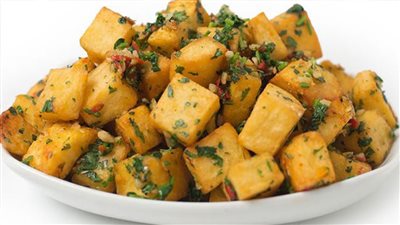 لإفطار شهى ولذيذ..  طريقة عمل البطاطس المقلية بالثوم والبقدونس 