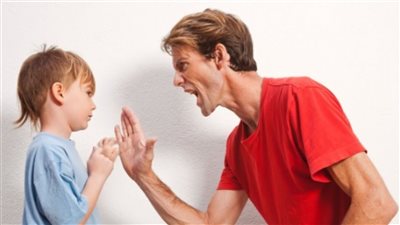 نرجسية الأباء والأمهات.. يغارون من أبنائهم ويحتاجون تعاملا من نوع خاص
