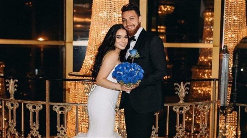 محمود حجازي مع زوجته 