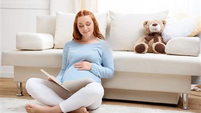 القراءة بالعربية للجنين.. كيف تشكل مستقبل طفلك اللغوي والعقلي؟