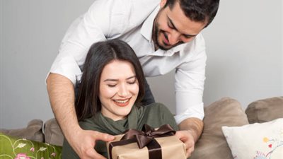 رومانسية 2026... أفضل الهدايا التي لا تُنسى لزوجتك 
