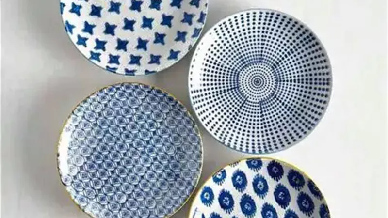 أطباق من السيراميك 