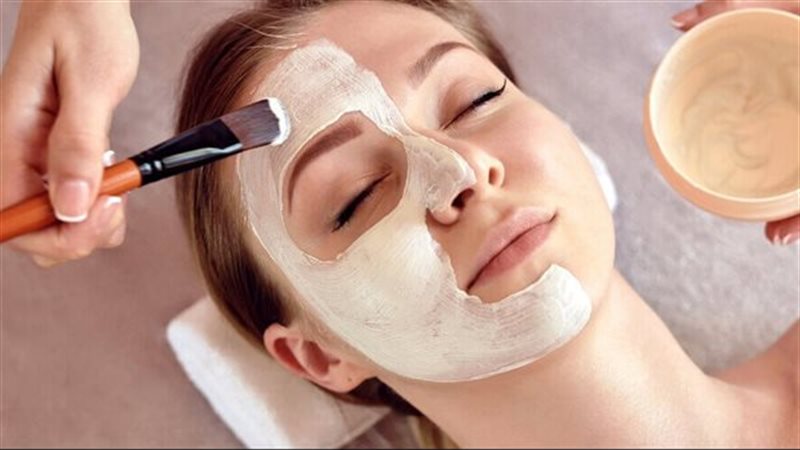  خلطات طبيعية لتنقية الوجه من العيوب والشوائب