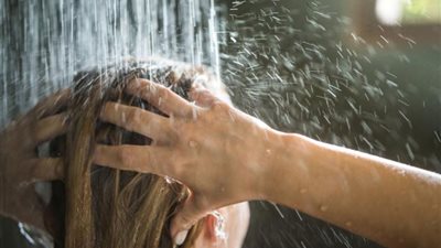 تفسير حلم الاستحمام  في المنام وعلاقته بالتخلص من الهموم 