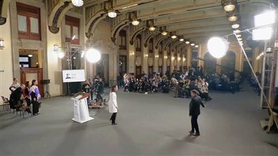 رد فعل رئيسة المكسيك أثناء وقوع زلزال بمؤتمرها الصحفي يثير إعجاب السوشيال