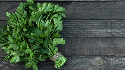 تفسير رؤية  البقدونس في المنام وعلاقته بإستقرار الحياة الزوجية 