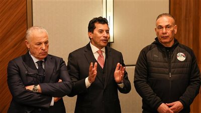 عقب فوزهم علي بنين .. وزير الرياضة وأبو ريدة يجتمعون بمنتخب مصر