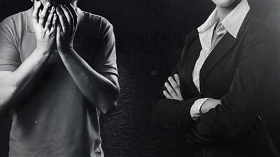 رجل يسأل: هل أخبر صديقي عن ماضي حبيبته؟