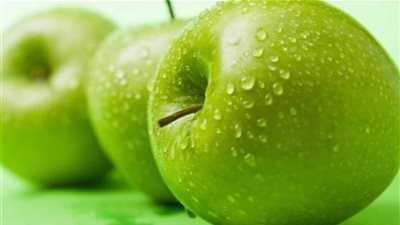 تفسير رؤية التفاح الأخضر في المنام وعلاقته بسماع الأخبار السعيدة