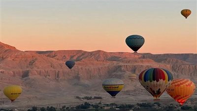 في سماء الأقصر.. تحليق 150 رحلة بالون طائر تقل أكثر من 3500 سائح
