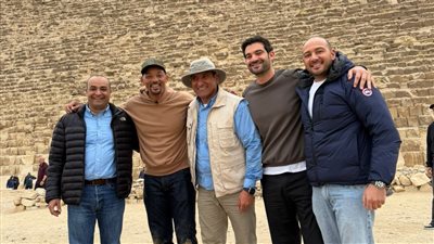  الممثل العالمي ويل سميث يزور أهرامات الجيزة خلال إجازته في مصر 