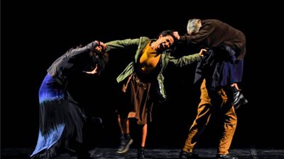 «الهاربات».. مسرحية تونسية تربط الحكي بفنون الفُرجة