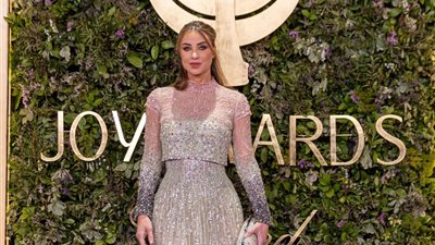 روبي ويليامز وكيتي بيري على السجادة الخزامية في الرياض