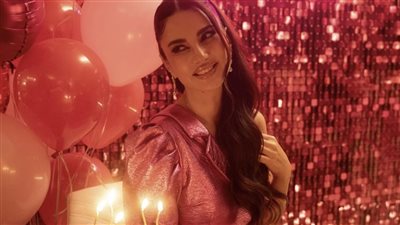 درة زروق تحتفل بعيد ميلادها برسالة نضج وامتنان وبإطلالات باربي 