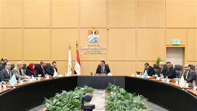وزير الإسكان يتابع مع شركة 