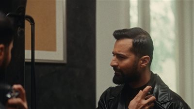 أحمد حاتم يفاجئ جمهوره بإعلان عطور جديد ويكشف عن ابنه لأول مرة 