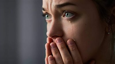 تفسير حلم بكاء الميت في المنام للعزباء والمتزوجة والحامل