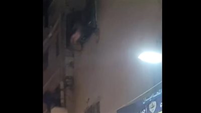 الأمن يفحص فيديو متداولاً لسيدة تلقي أطفالها من الطابق الثالث في المطرية