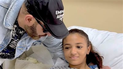 أحمد السقا يزور لاعبة الجمباز نور شندي.. ويؤجل تصوير فيلمه مع ياسمين عبد العزيز إلى مارس