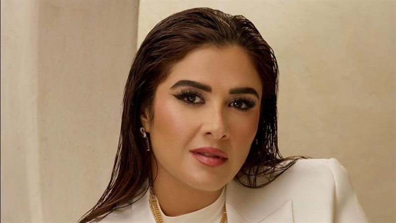 ياسمين عبد العزيز 