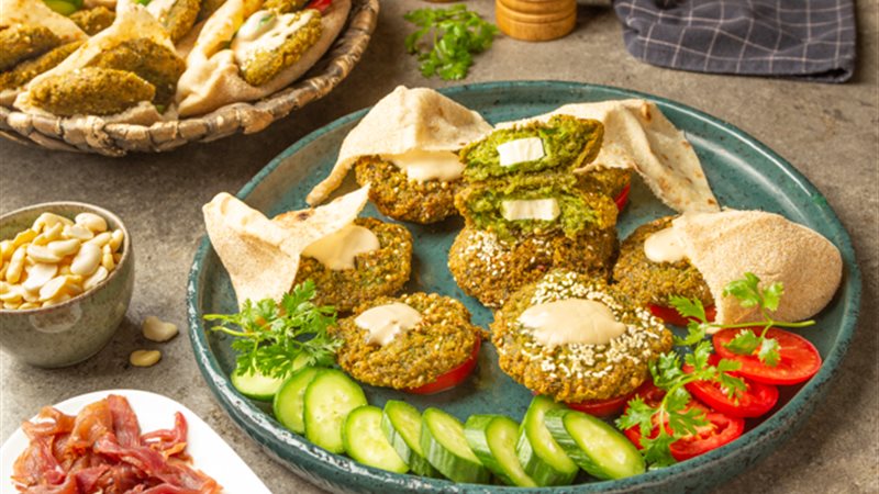 الطعمية المحشية بالبيض المسلوق