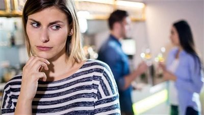 أختي تسيء لنا رغم دعمنا المستمر لها.. ماذا نفعل؟