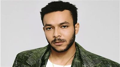 ويجز يحسم الجدل حول اعتزاله بتعليق ساخر: «مركز في التوكتوك بتاعي»