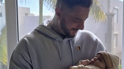 أحمد الفيشاوي يحتفل بقدوم «آدم» ويستعيد الفرح بعد رحيل والدته.. هل أصبح جد؟