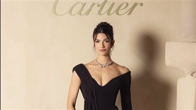 عقد التمساح يعود إلى الواجهة.. كارتييه تحتفي مع تارا عماد بأناقة 