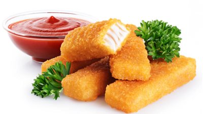 مغذية ولذيذة.. طريقة عمل أصابع السمك المقلية  في مطبخك