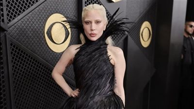 على طريقة ساحرات هاري بوتر.. ليدي جاجا تحوّل إطلالتها لمسرح فني بحفل غرامي