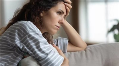 كيف أتعامل مع ابنتي التي تكلم شابًا؟