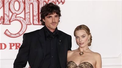 مارغوت روبي… حين تتحوّل السجادة الحمراء إلى فصلٍ بصري من «مرتفعات ويذرينغ»