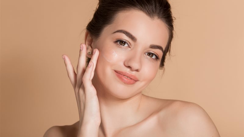 أفضل روتين للعناية ببشرتك في سن الأربعينيات