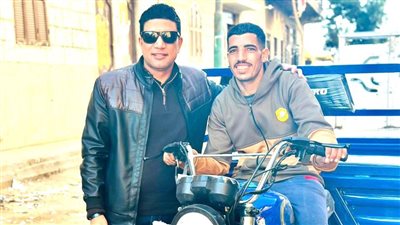 نائب محافظ سوهاج يتبرع ب «تروسيكل» لشاب مريض 