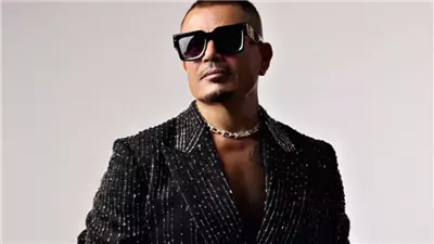 عمرو دياب يشعل السوشيال ميديا بظهور عائلي نادر ويواصل حصد الأرقام القياسية