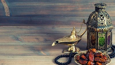 ما حكم من أفطر في رمضان ولا يتذكر عدد الأيام؟ .. الإفتاء تُجيب