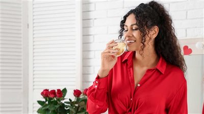 عطور نسائية بروائح دافئة لإطلالة رومانسية في عيد الحب