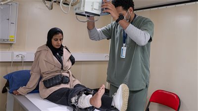 المستشفى الإماراتي العائم يواصل استقبال الإصابات والحالات المرضية القادمة من قطاع غزة